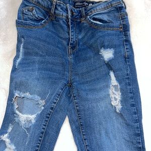 Ripped skinny jeans! Size 3. Never worn!